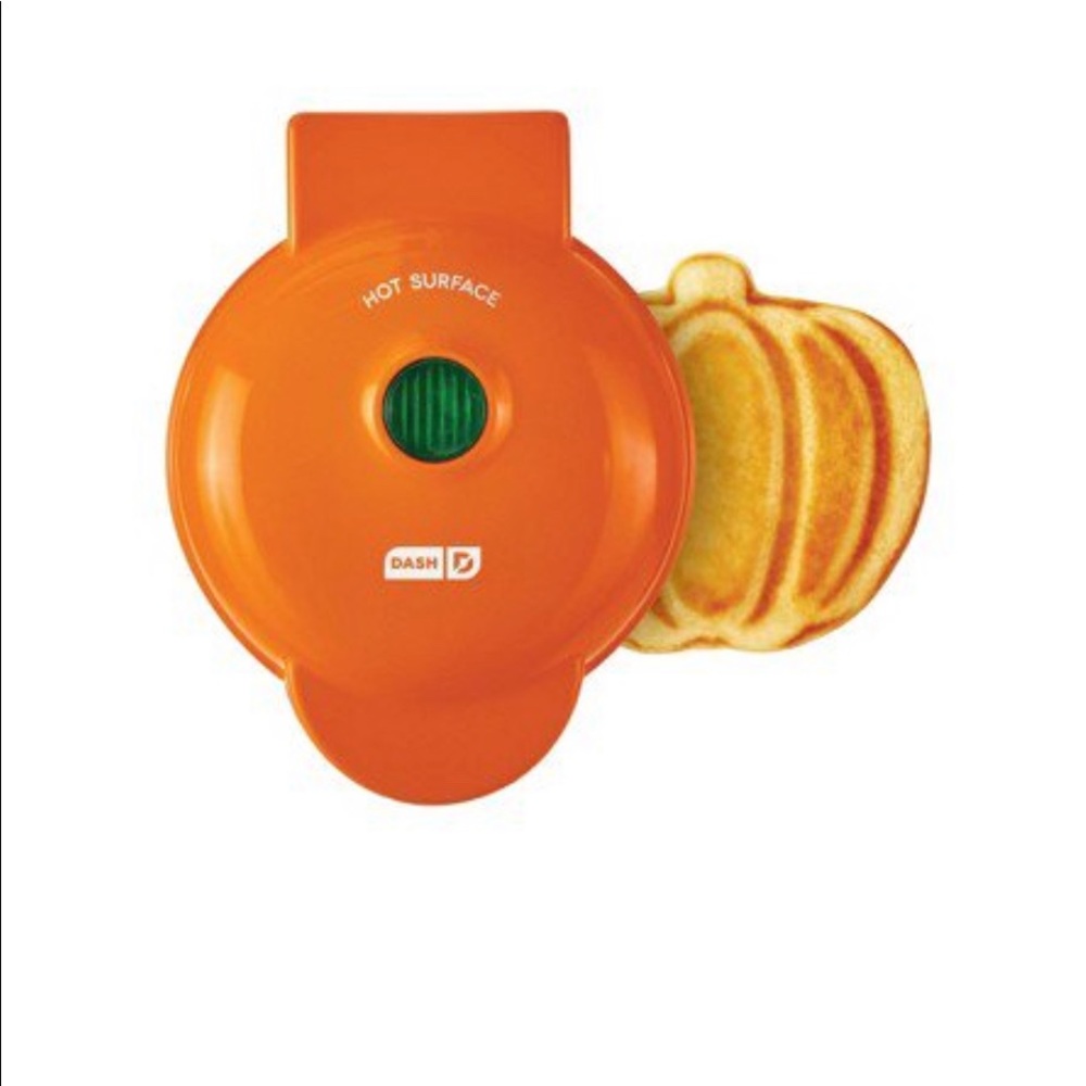 New Dash pumpkin mini waffle maker